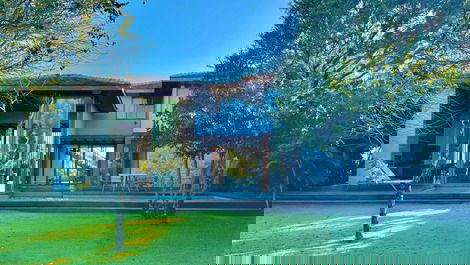 High Standard House with 5 Suites, Swimming Pool and Hot Tub