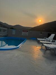 APARTAMENTO DE TEMPORADA CON PISCINA PARA HASTA 6 PERSONAS