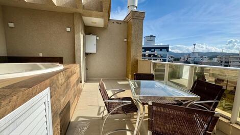 Cobertura Duplex com Jacuzzi e Vista Mar na Praia de Mariscal