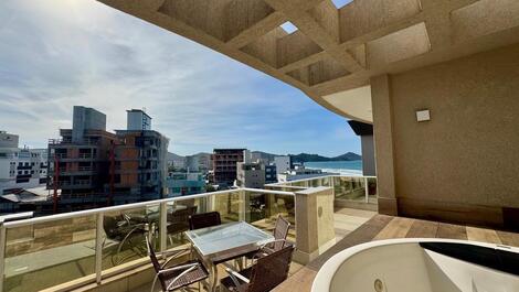 Cobertura Duplex com Jacuzzi e Vista Mar na Praia de Mariscal