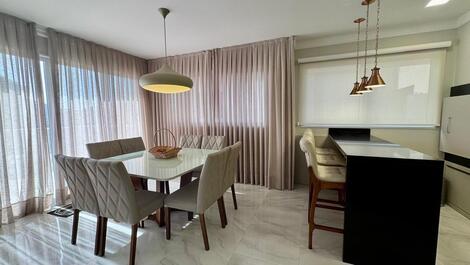 Cobertura Duplex com Jacuzzi e Vista Mar na Praia de Mariscal