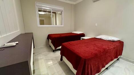 Cobertura Duplex com Jacuzzi e Vista Mar na Praia de Mariscal