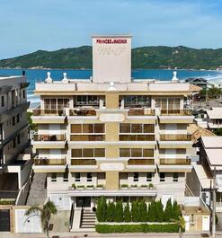 Cobertura Duplex com Jacuzzi e Vista Mar na Praia de Mariscal