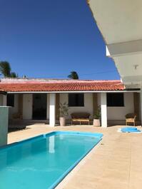 Preciosa casa cerca de la playa con zona de ocio y amplia piscina.