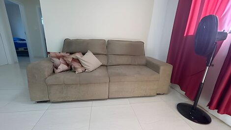 Para 10 pessoas, 03 quartos ar condicionado e ventilador, garagem,...