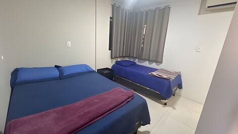 Para 10 pessoas, 03 quartos ar condicionado e ventilador, garagem,...