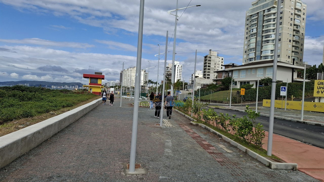 Apartment for vacation rental in Balneário Piçarras (Itacolomi)