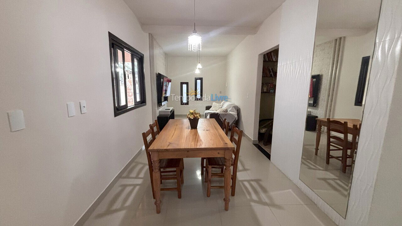 Casa para aluguel de temporada em Bombinhas (Praia de Bombas)