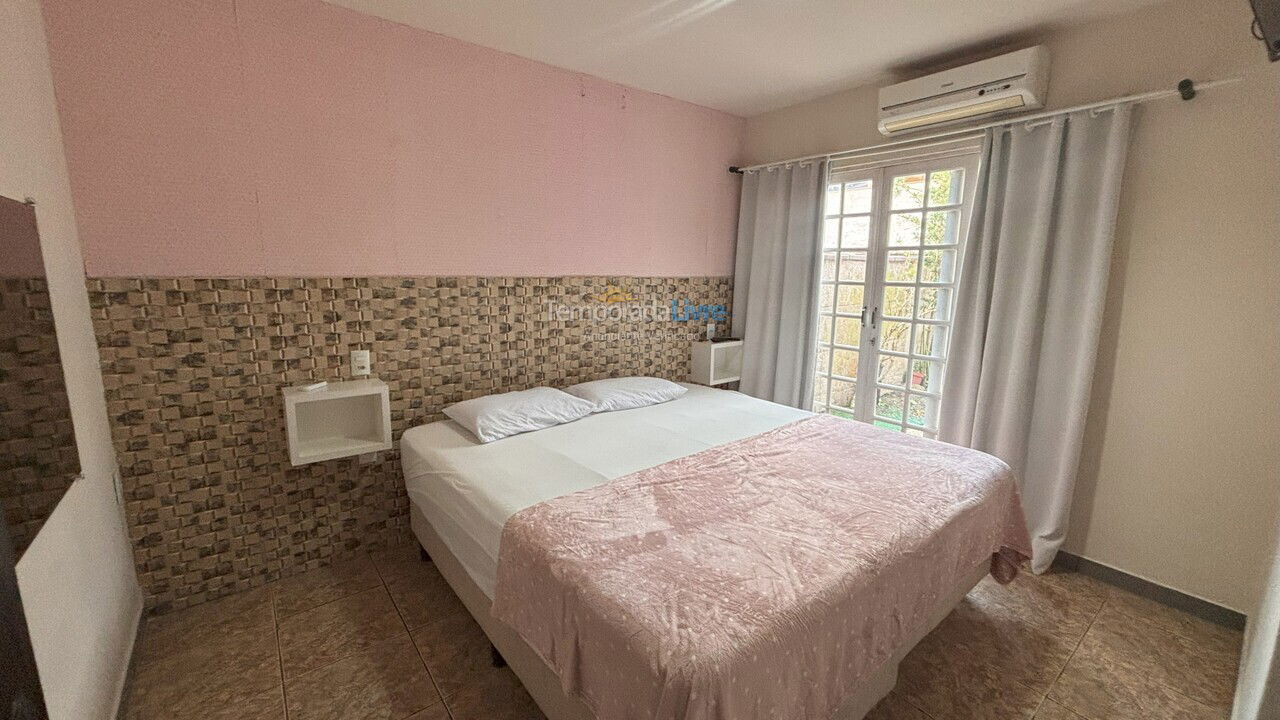 Casa para aluguel de temporada em Bombinhas (Praia de Bombas)