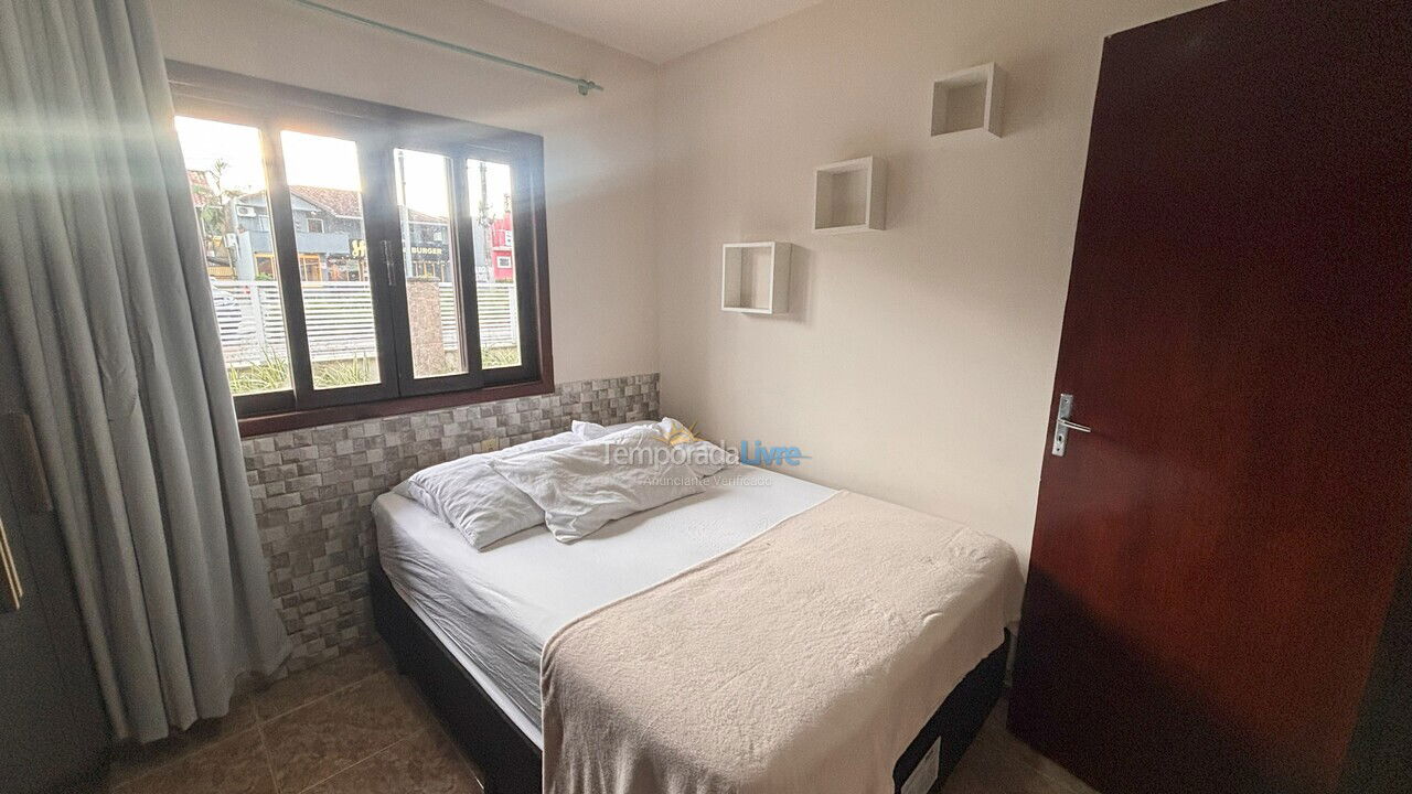 Casa para aluguel de temporada em Bombinhas (Praia de Bombas)