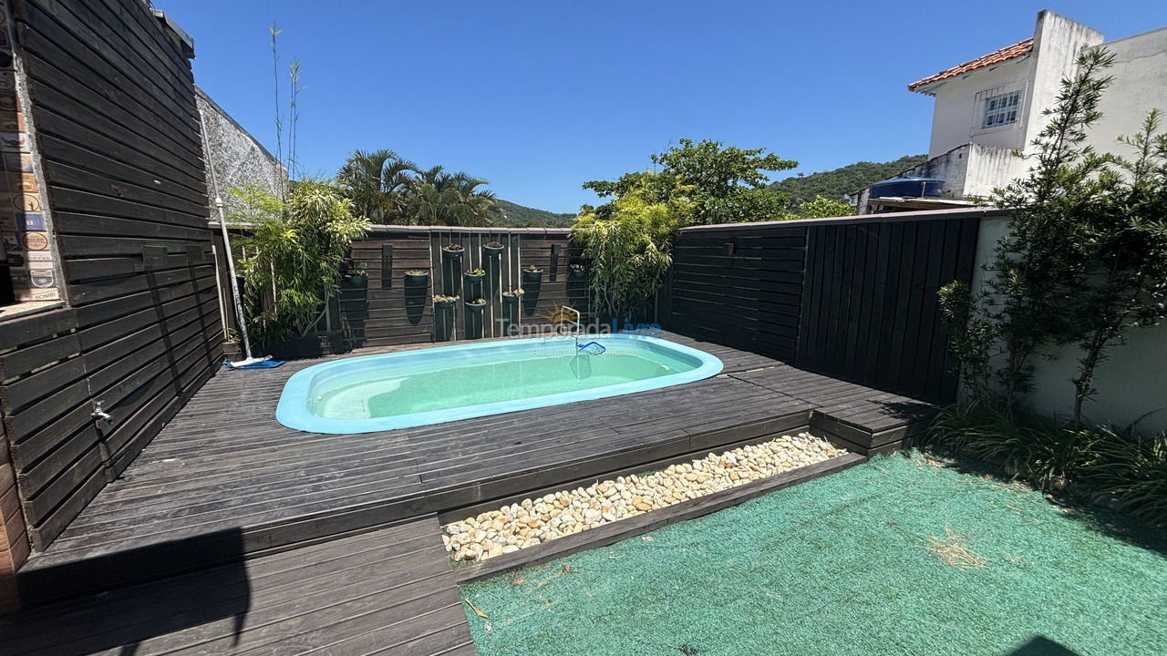 Casa para aluguel de temporada em Bombinhas (Praia de Bombas)