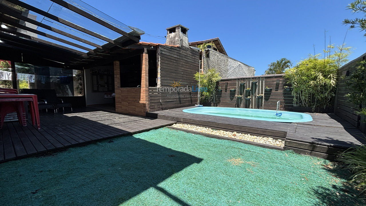 Casa para aluguel de temporada em Bombinhas (Praia de Bombas)