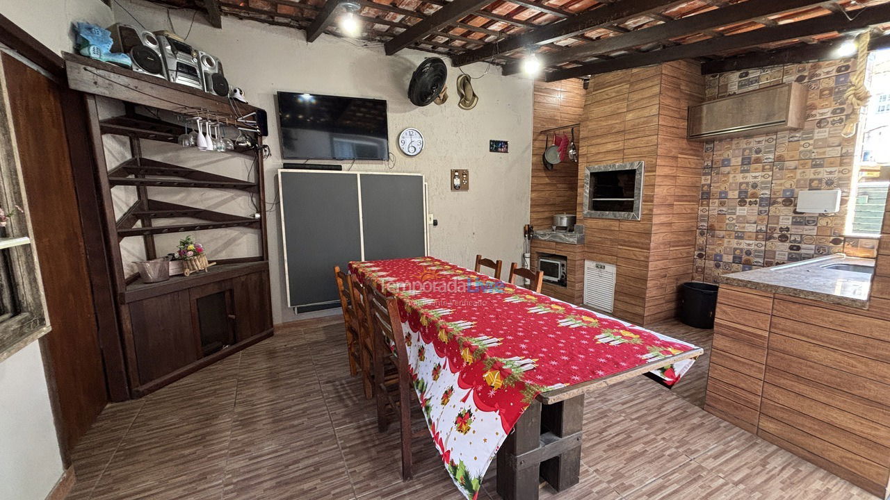Casa para aluguel de temporada em Bombinhas (Praia de Bombas)
