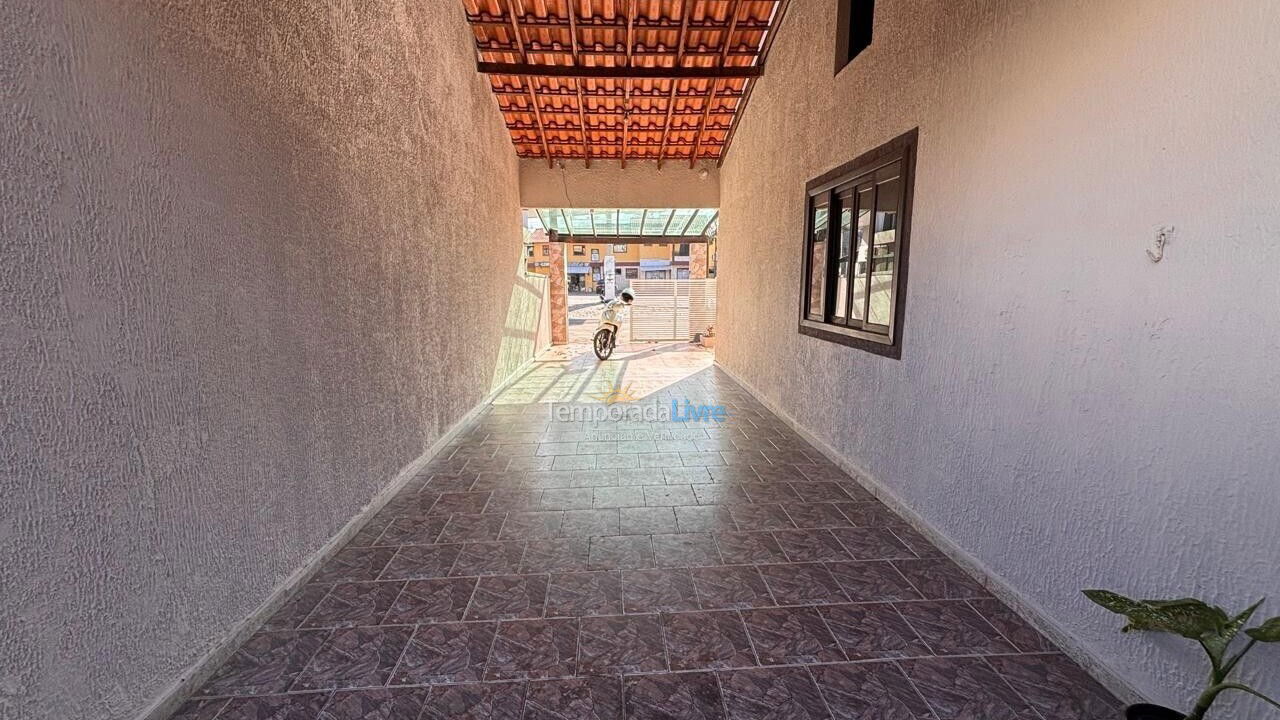 Casa para aluguel de temporada em Bombinhas (Praia de Bombas)