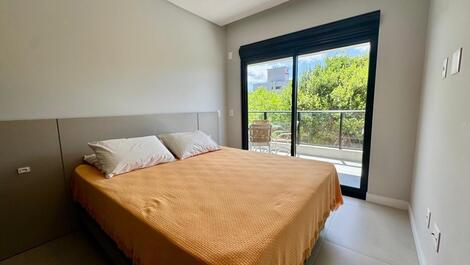Beach Apartment with Heated Pool and 2 Suites
