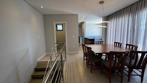 Ático dúplex con vistas al mar y piscina climatizada