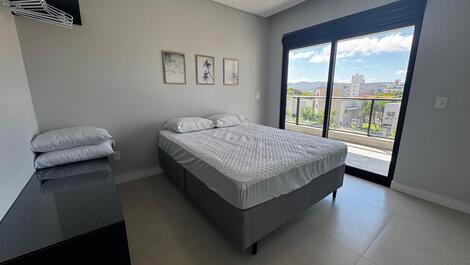 Ático dúplex con vistas al mar y piscina climatizada