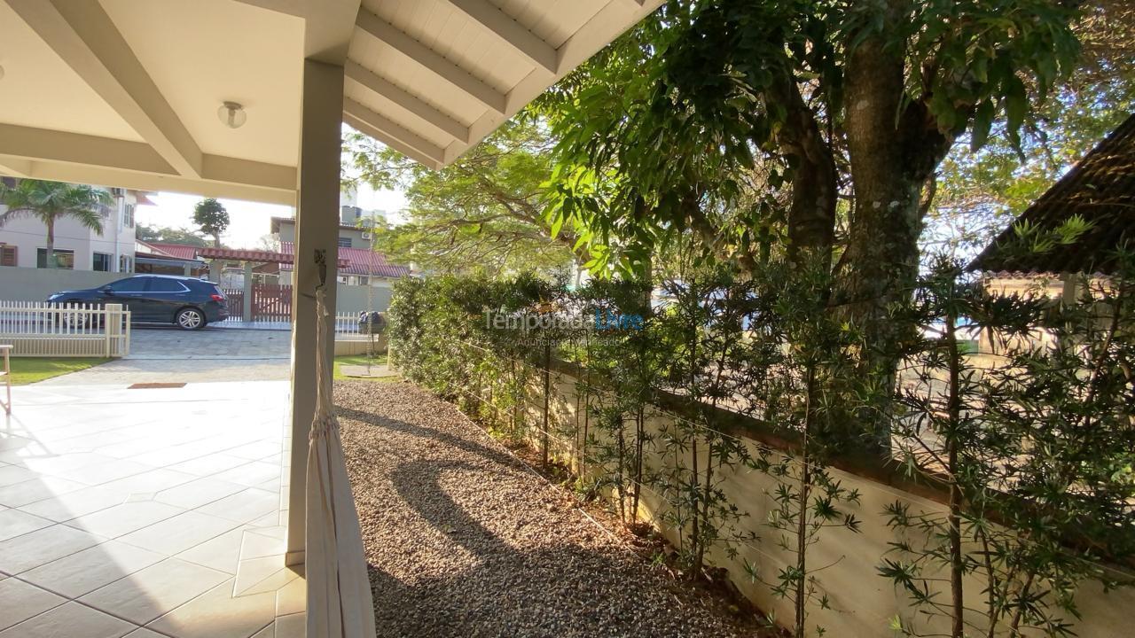 Casa para aluguel de temporada em Bombinhas (Canto Grande)