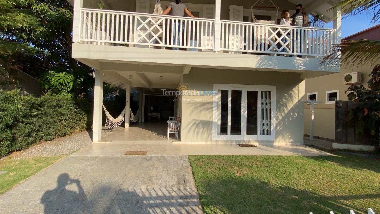 Casa para aluguel de temporada em Bombinhas (Canto Grande)