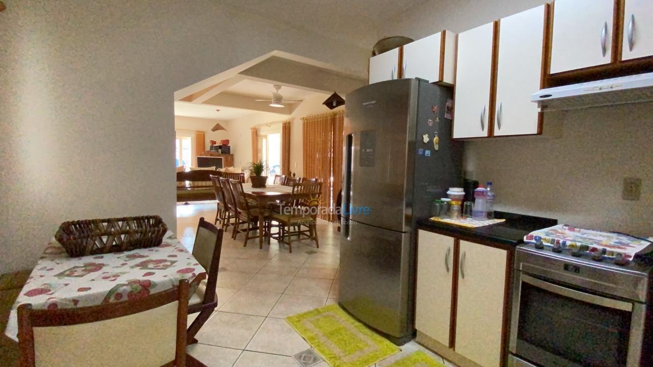Casa para aluguel de temporada em Bombinhas (Canto Grande)