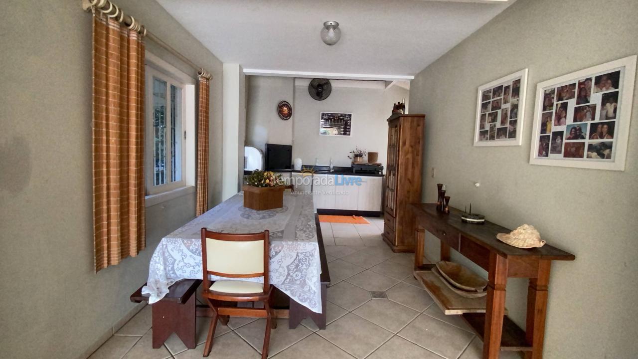 Casa para aluguel de temporada em Bombinhas (Canto Grande)