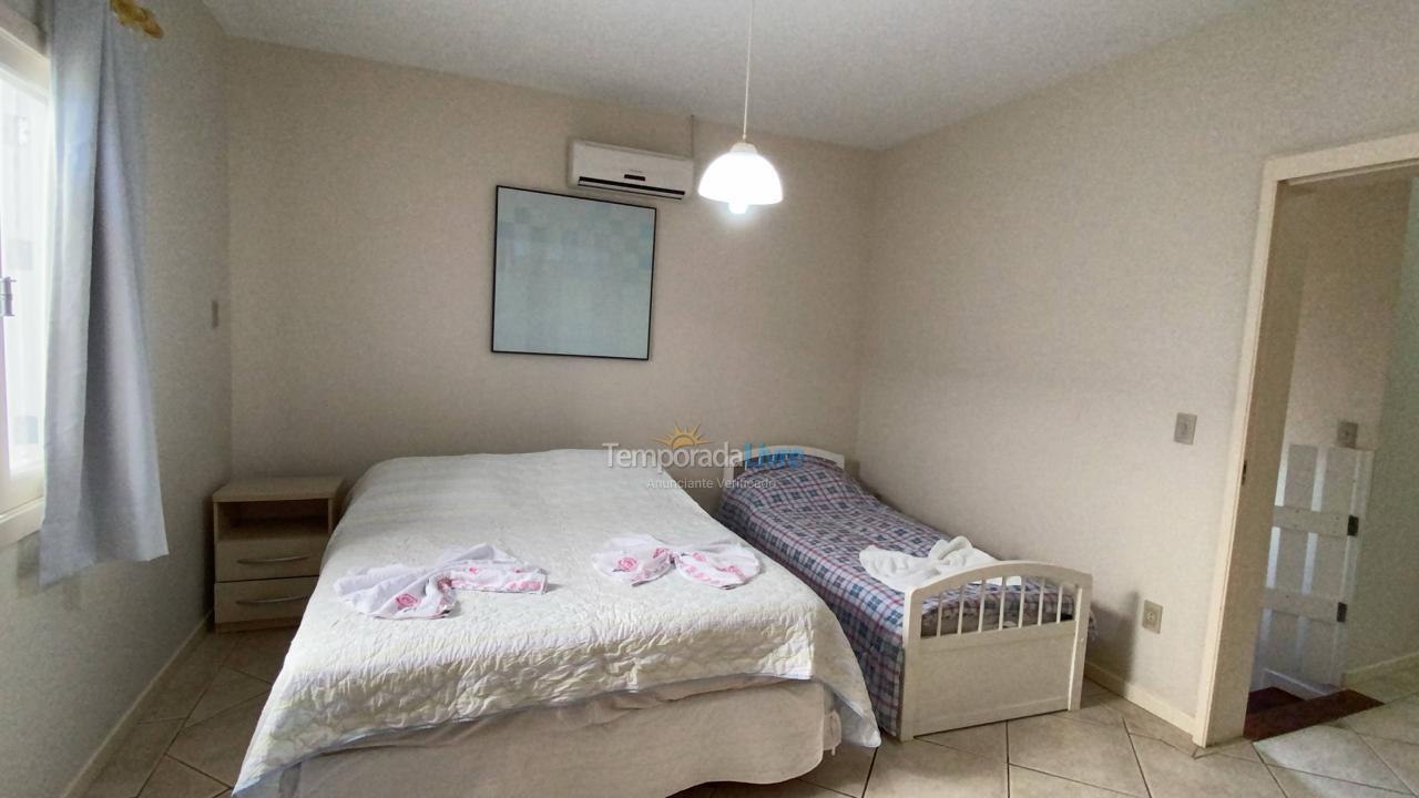 Casa para aluguel de temporada em Bombinhas (Canto Grande)