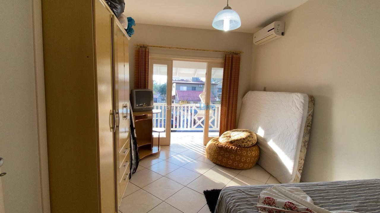 Casa para aluguel de temporada em Bombinhas (Canto Grande)