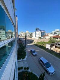 APARTAMENTO PARA TEMPORADA PRÓXIMO AO MAR