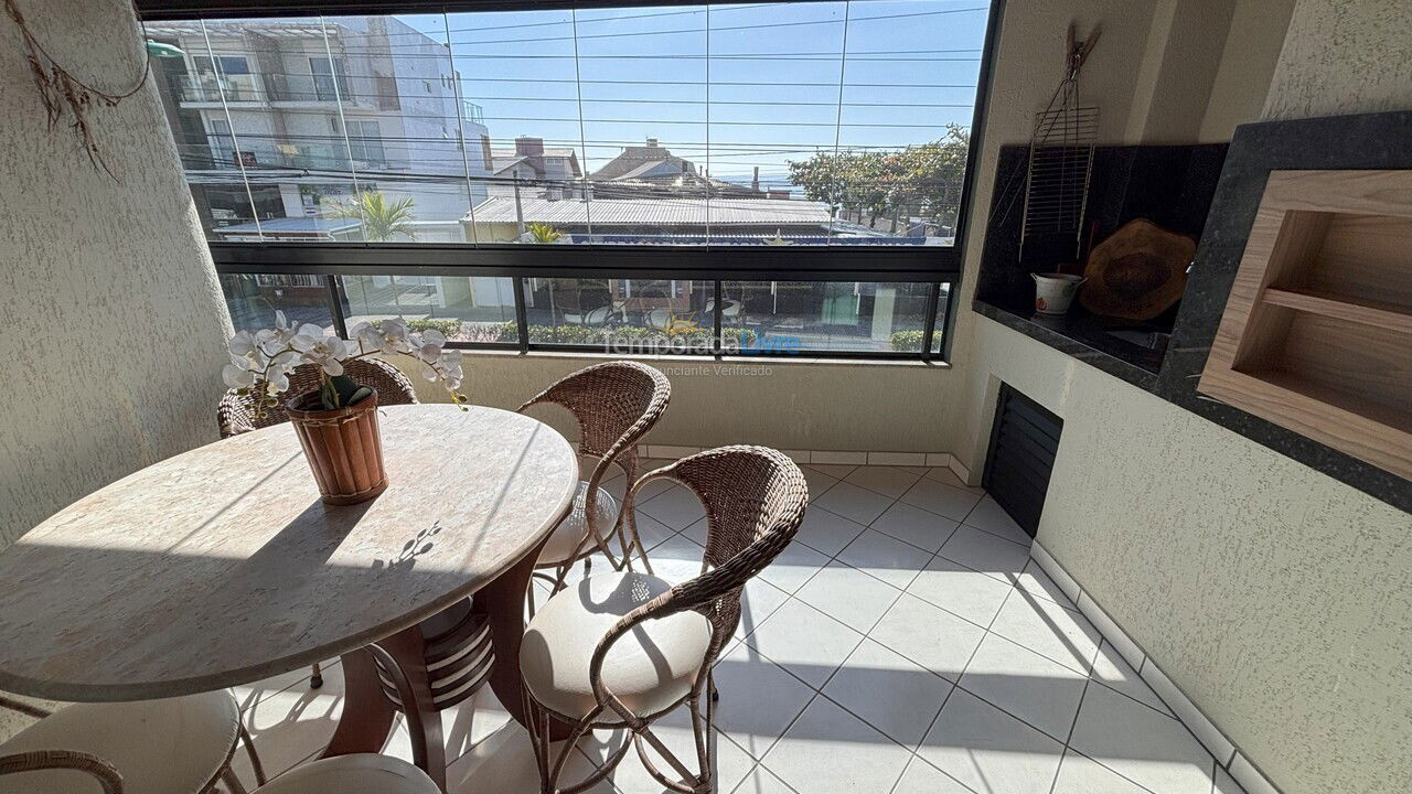 Apartamento para aluguel de temporada em Bombinhas (Praia de Bombas)