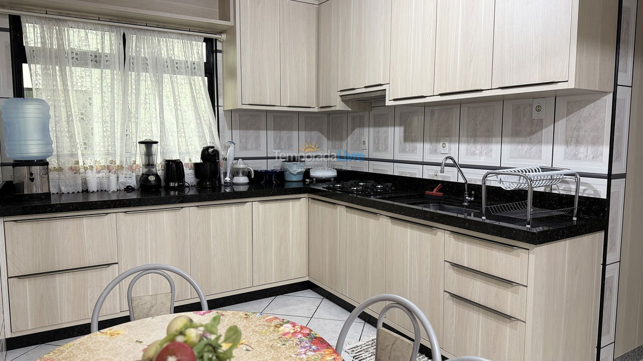 Apartamento para alquiler de vacaciones em Bombinhas (Praia de Bombas)