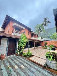 Casa fora de condomínio na praia de juquehy