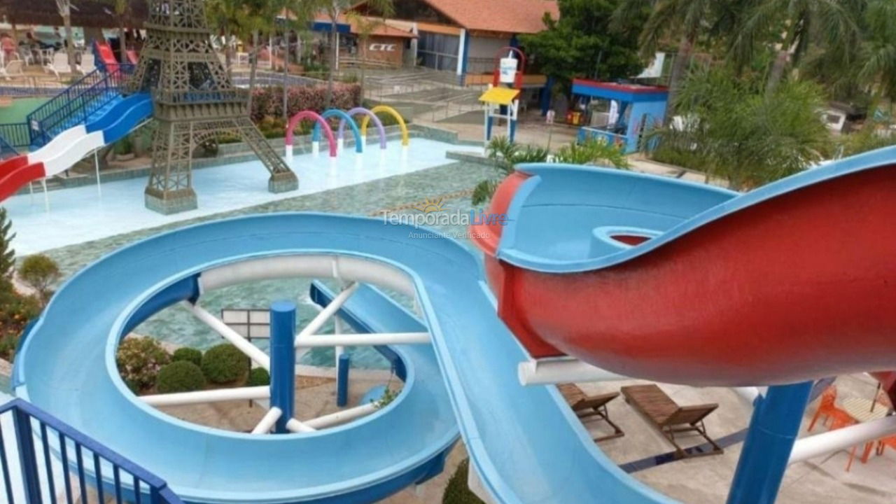 Apartamento para aluguel de temporada em Caldas Novas (Anexo Clube Ctc)