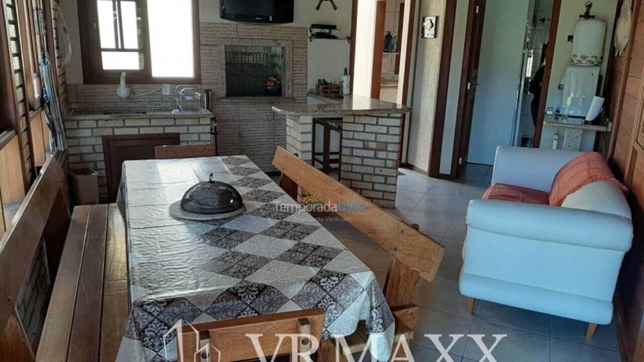 Casa para aluguel de temporada em Bombinhas (Praia de Zimbros)