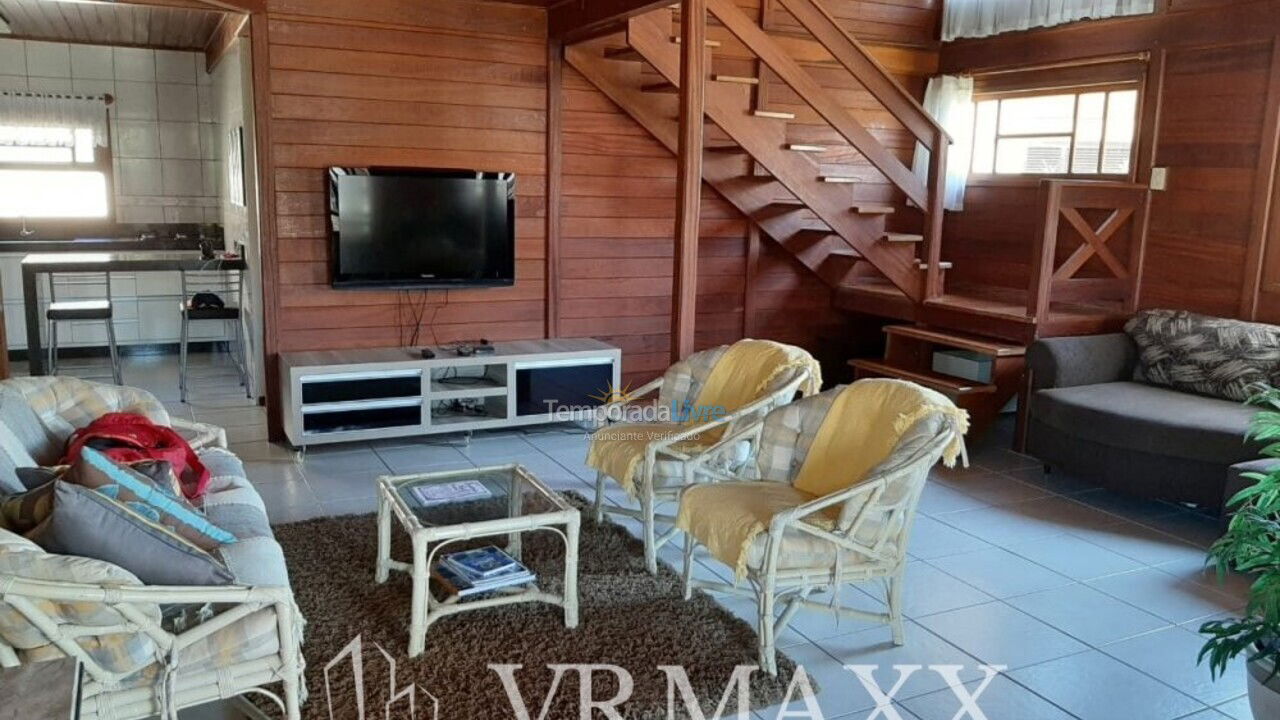 Casa para aluguel de temporada em Bombinhas (Praia de Zimbros)