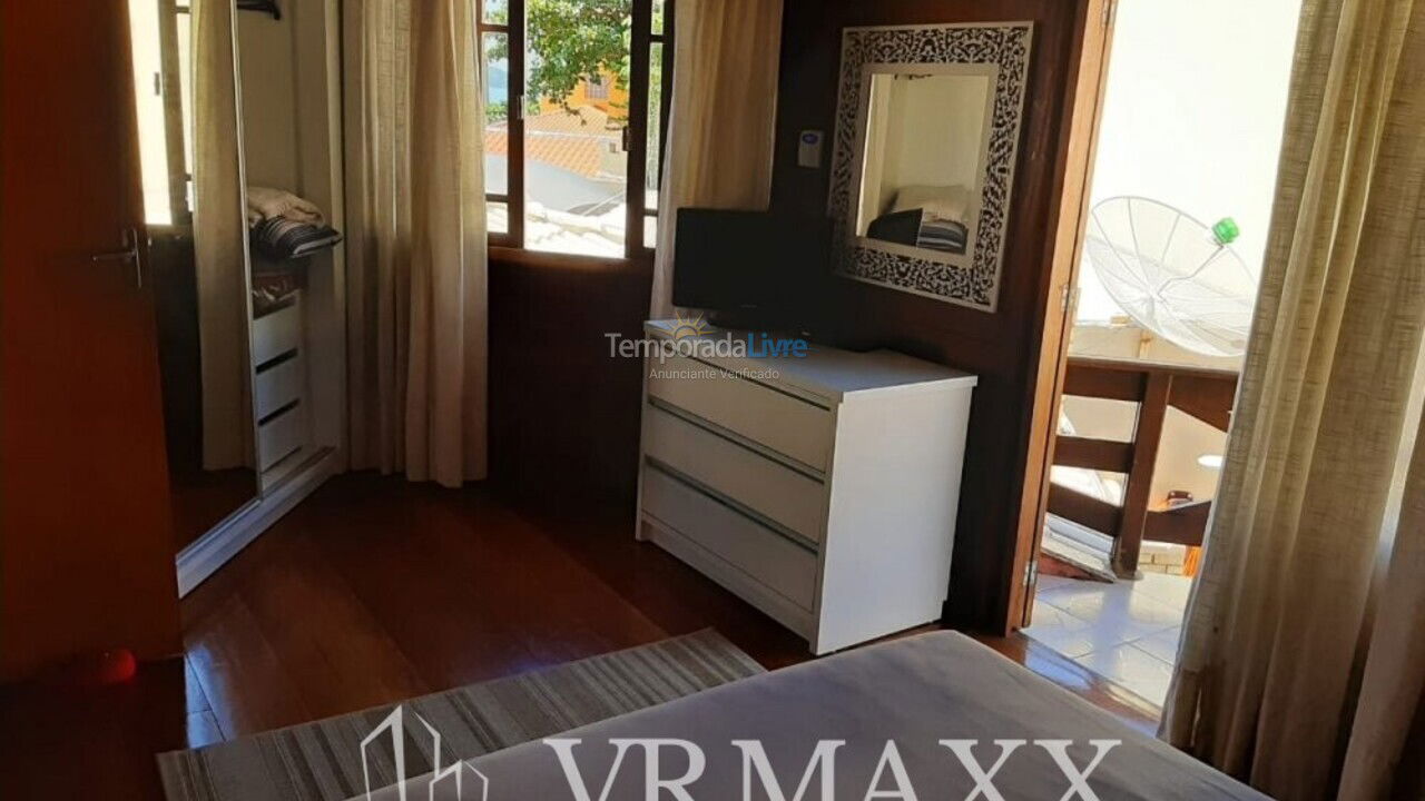 Casa para aluguel de temporada em Bombinhas (Praia de Zimbros)