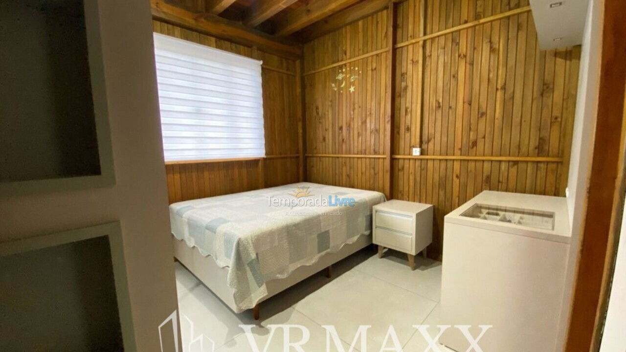 Casa para aluguel de temporada em Bombinhas (Praia de Bombas)