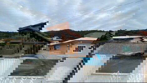 Linda Casa Com Piscina em Bombas
