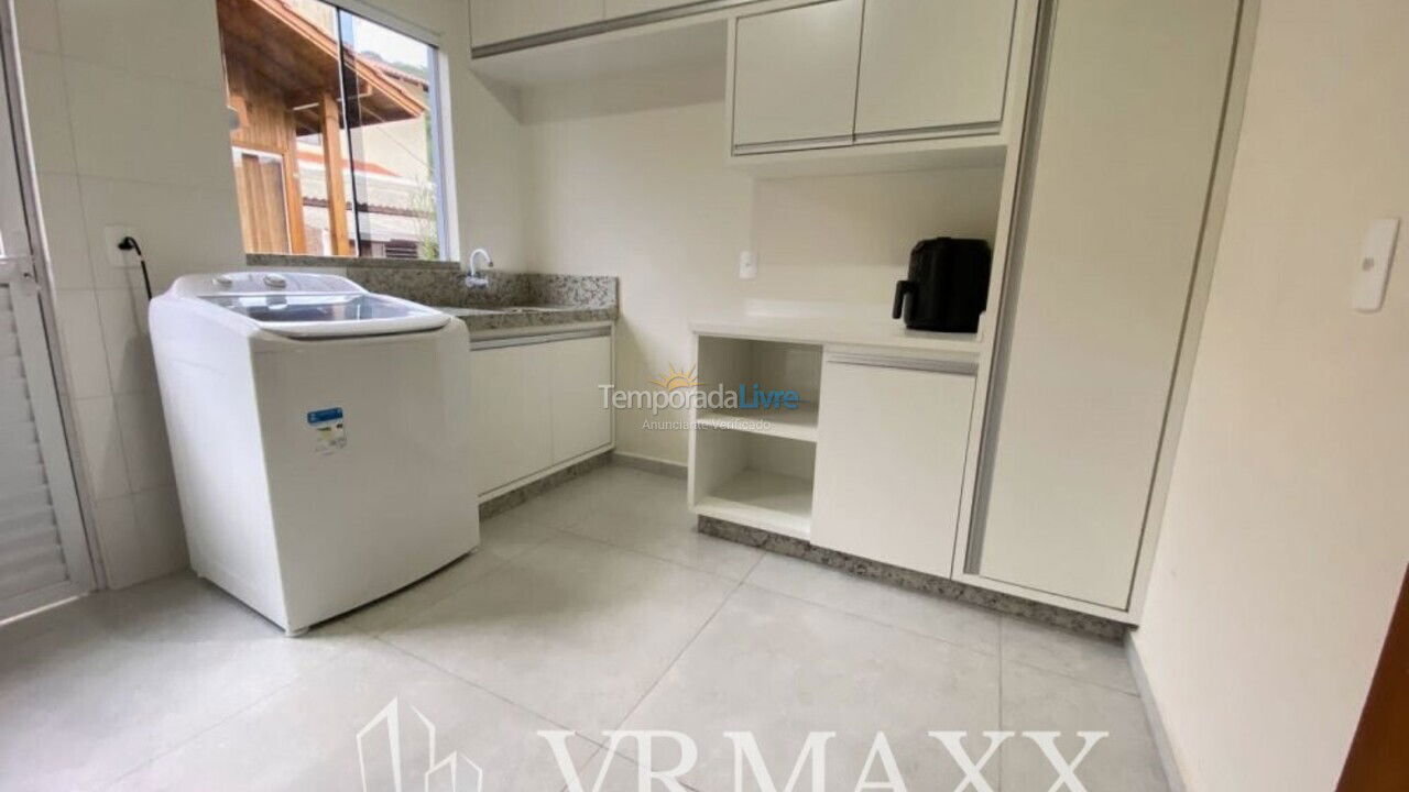 Casa para aluguel de temporada em Bombinhas (Praia de Bombas)