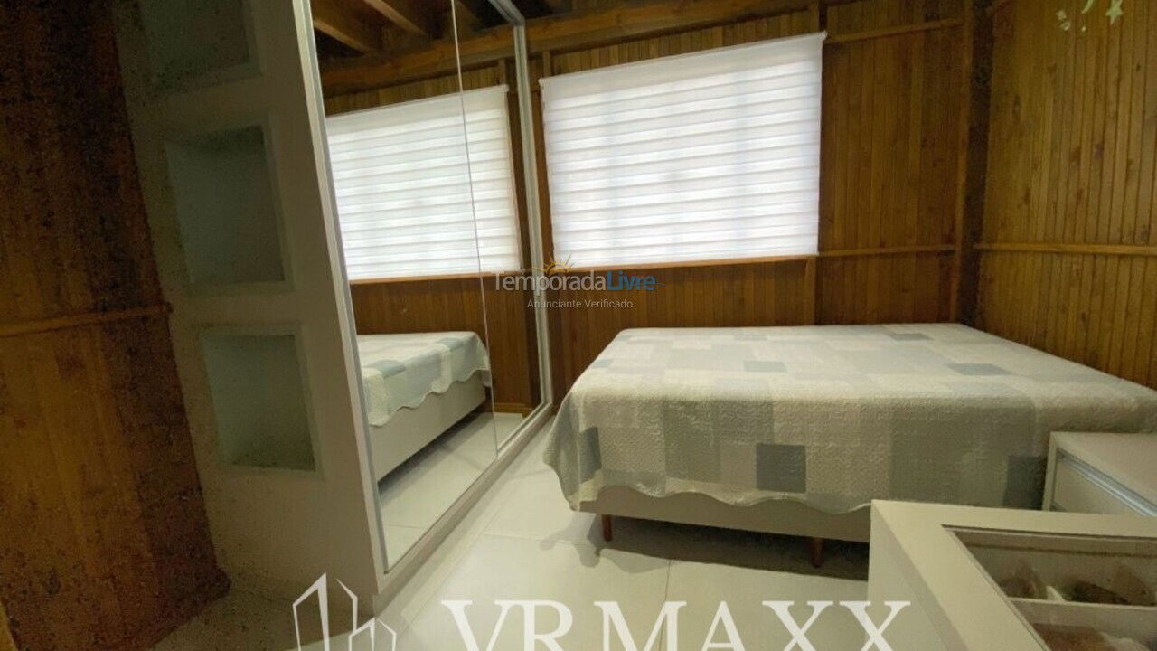 Casa para aluguel de temporada em Bombinhas (Praia de Bombas)