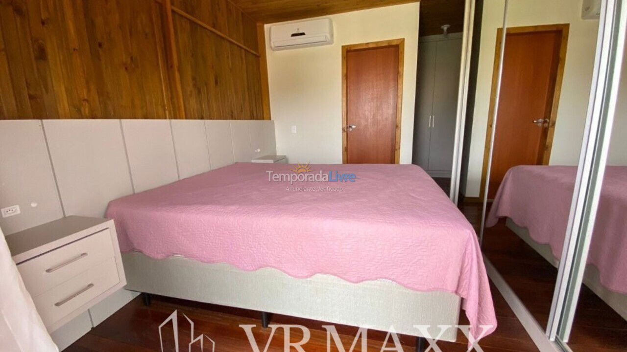 Casa para aluguel de temporada em Bombinhas (Praia de Bombas)
