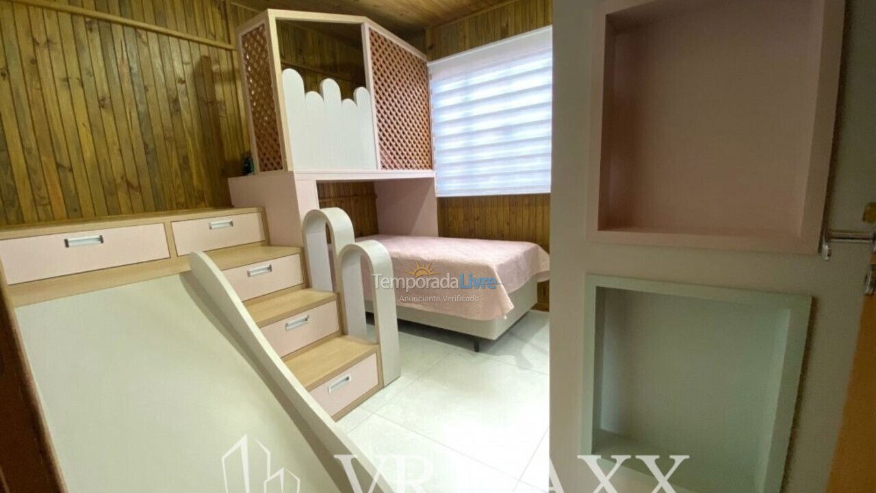 Casa para aluguel de temporada em Bombinhas (Praia de Bombas)