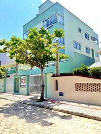 Beachfront Apartment in Bombinhas! 200 Meters from the Sea