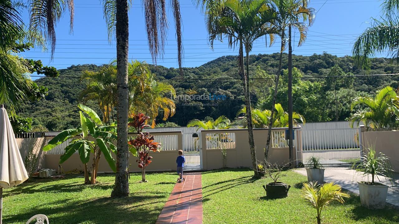 House for vacation rental in Guaratuba (Balneário Prainha)