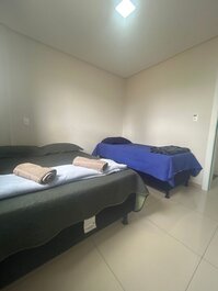 03 quartos (ar condicionado e ventilador), até 10 pessoas, garagem,...