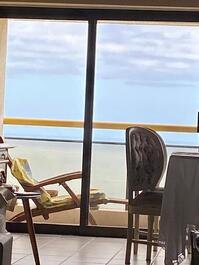 Sala com vista para o mar