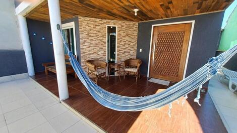 Casa em Cabo Frio 3 suítes com piscina há poucos passos do Mar!