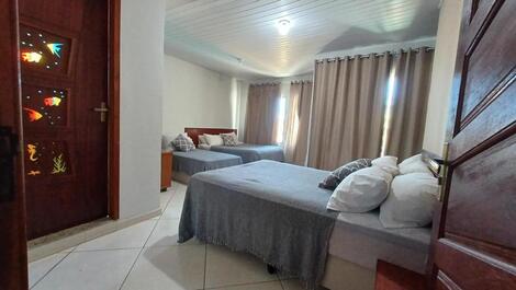 Casa em Cabo Frio 3 suítes com piscina há poucos passos do Mar!