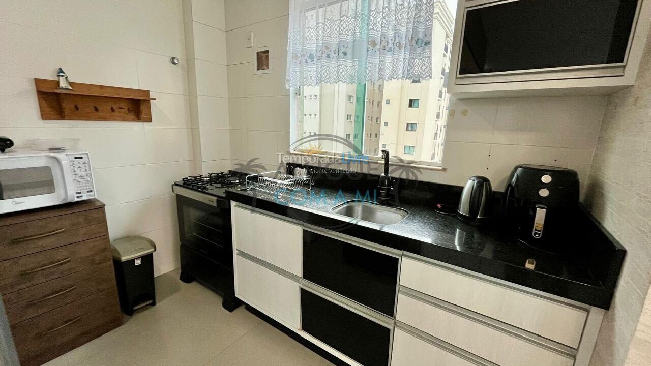 Apartamento para aluguel de temporada em Itapema (Meia Praia)