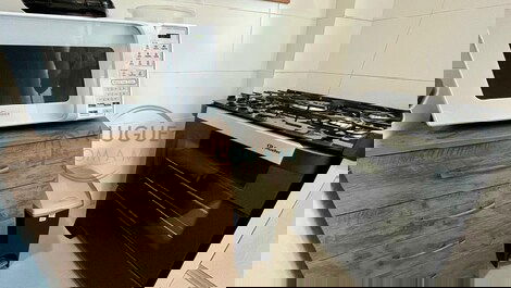 Apartamento com 3 dormitórios em Meia Praia