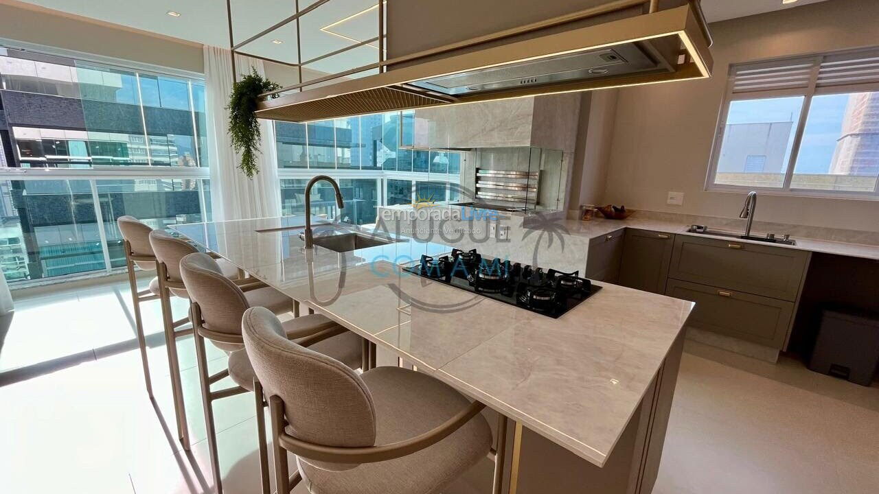 Apartamento para aluguel de temporada em Itapema (Meia Praia)